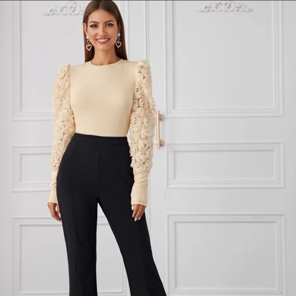 NEW INVENTORY 🔥3D Flower Appliqué Lantern Sleeve Form Fitted Bodysuit🔥 - Picture 4 of 10